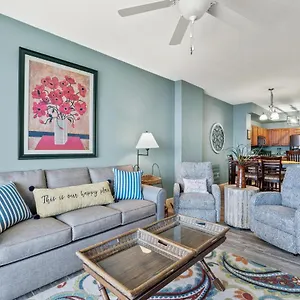 Sunrise 1702 - Beachfront Apartment